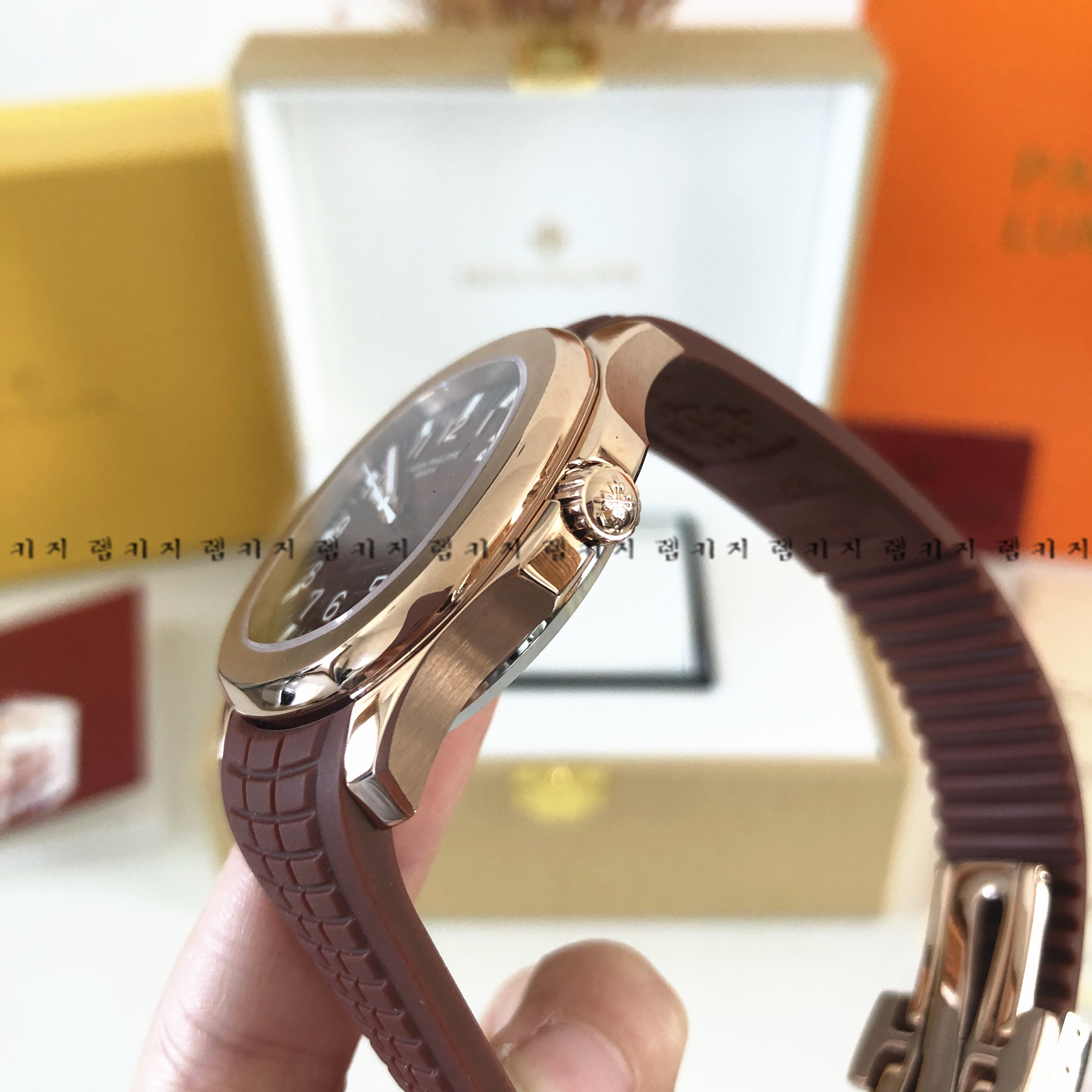 파텍필립 아쿠아넛 골드베젤 브라운 우레탄 러버밴드